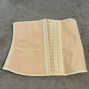 NWOT hourglass waist trainer